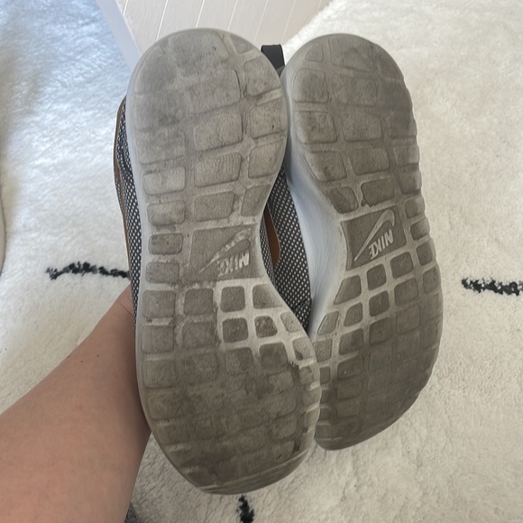 Gray and Gold Nike Roshe One | Women’s size 7 - Picture 4 of 4